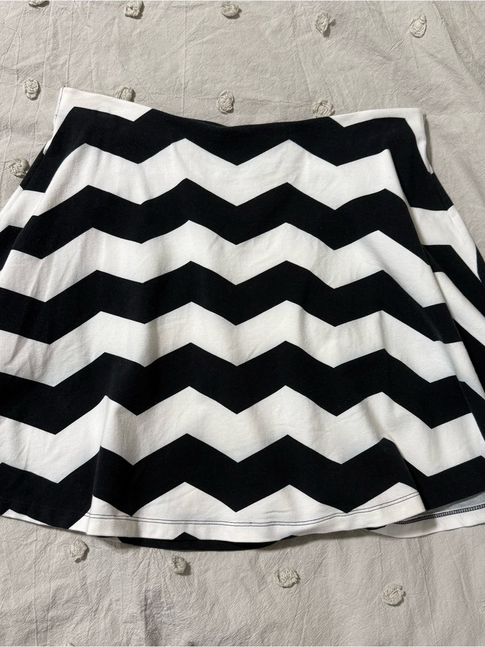 Express | Black & White Chevron Skater Mini Skirt | Size L